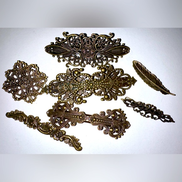 Accessories - 7 small ornate filigree hair clips